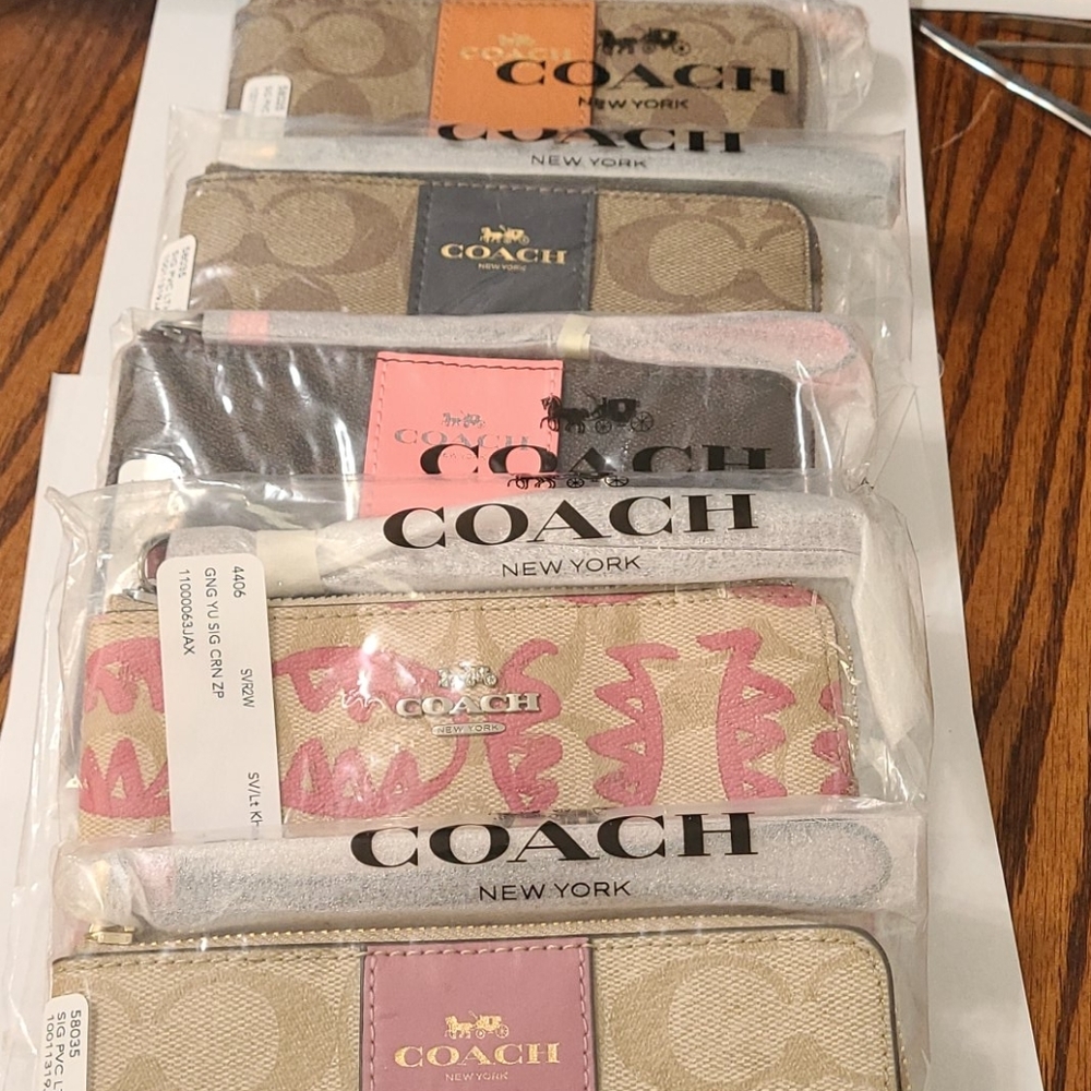 NEW- Coach - Picture 2 of 2